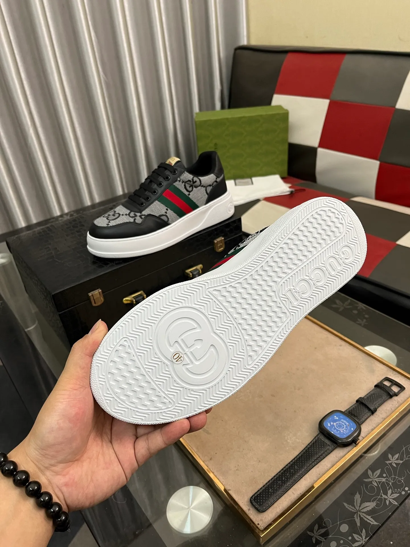 Men's shoes💰420⌚️⌚️[GUCCI] Gucci men's casual shoes are absolutely popular🔥The ultimate matching item for trendy men! The charm of super texture is unstoppable. This is the main recommendation. The upper is made of high-quality cowhide, with pig lining feet and wear-resistant rubber sole. It is noble and elegant! Extremely comfortable🎁🎁You can be as handsome as you want💪 Size 38-44! 3️⃣colors available